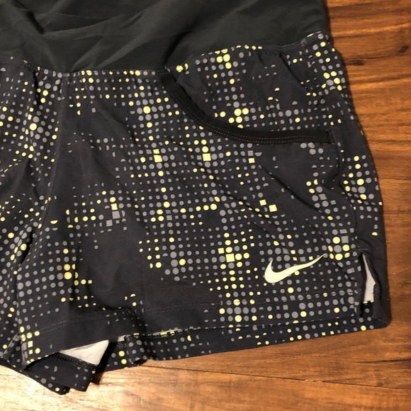 Nike Dri Fit Women’s Shorts - Picture 3 of 5